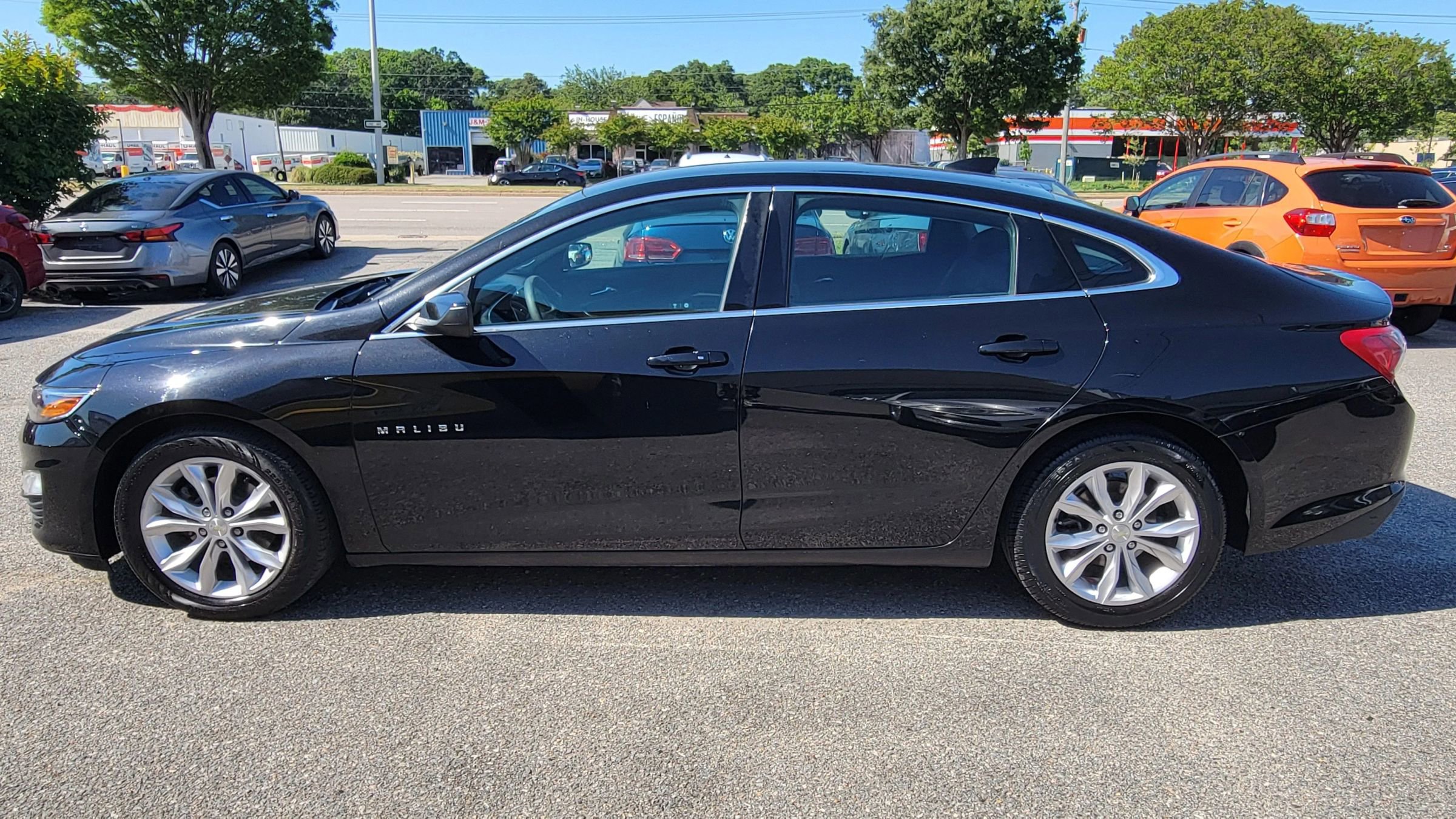 Used 2019 Chevrolet Malibu LT FWD image 2