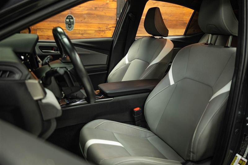 Used 2025 Toyota Camry SE FWD image 8