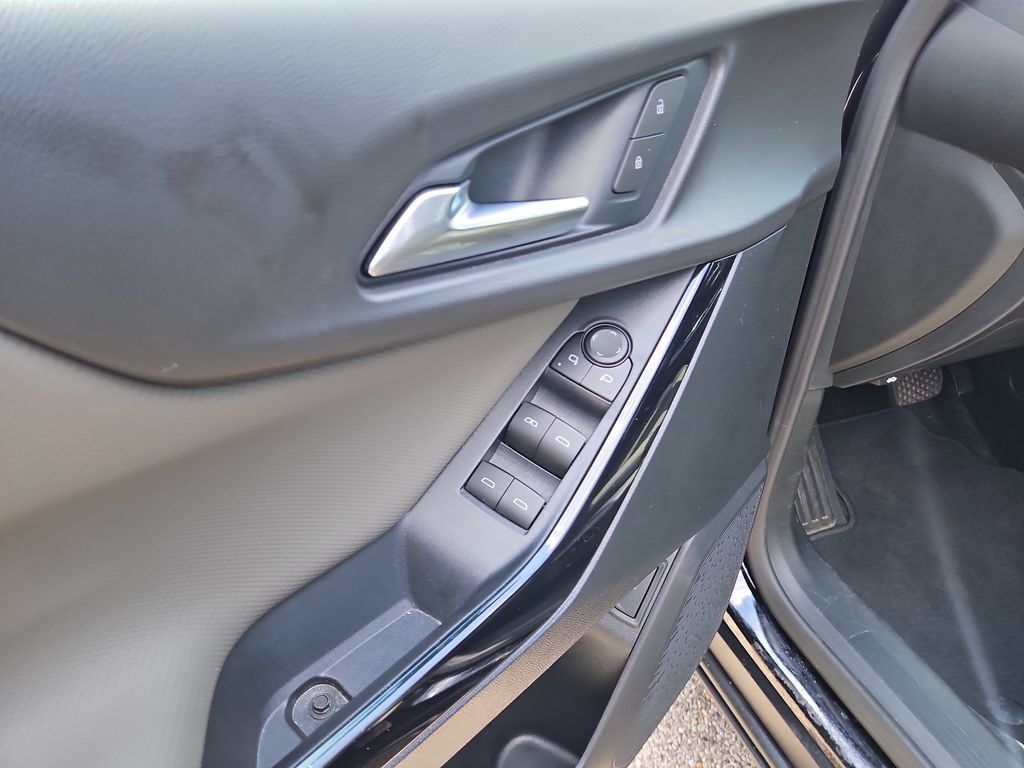 Used 2026 Chevrolet Equinox LT w/ Convenience Package II FWD image 19
