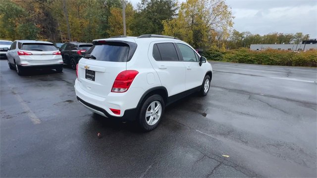 Used 2022 Chevrolet Trax LT w/ LT Convenience Package image 8