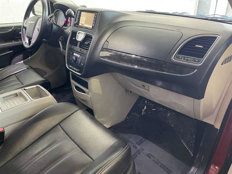 Used 2015 Chrysler Town & Country Touring-L w/ Driver Convenience Group FWD image 77