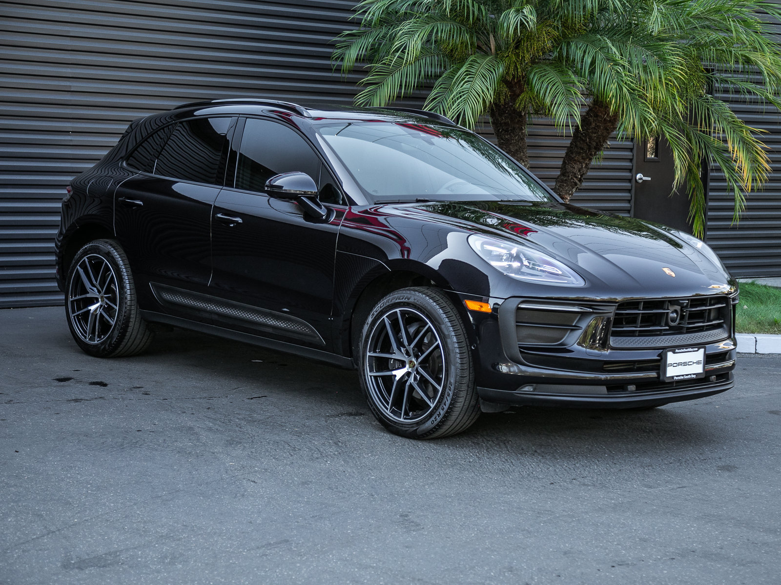 Certified 2023 Porsche Macan AWD/4WD image 6
