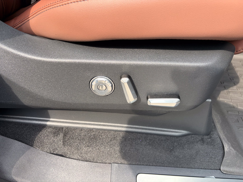 New 2027 Lincoln Navigator Reserve AWD/4WD image 40