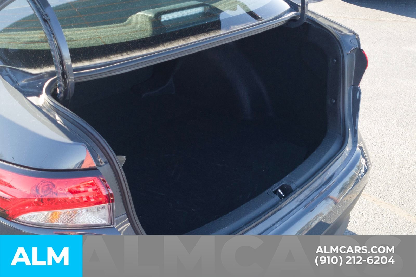 Used 2025 Toyota Corolla LE image 8