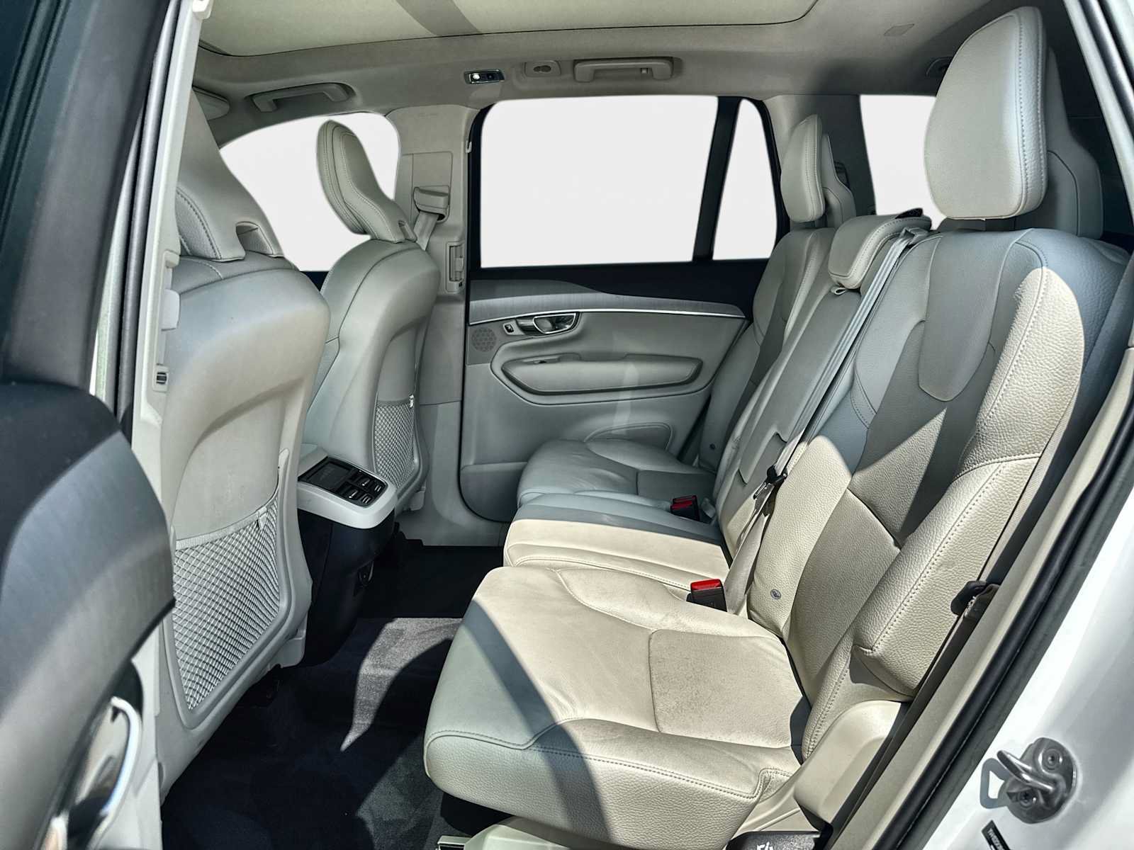 Used 2022 Volvo XC90 T5 Momentum w/ Climate Package FWD image 12