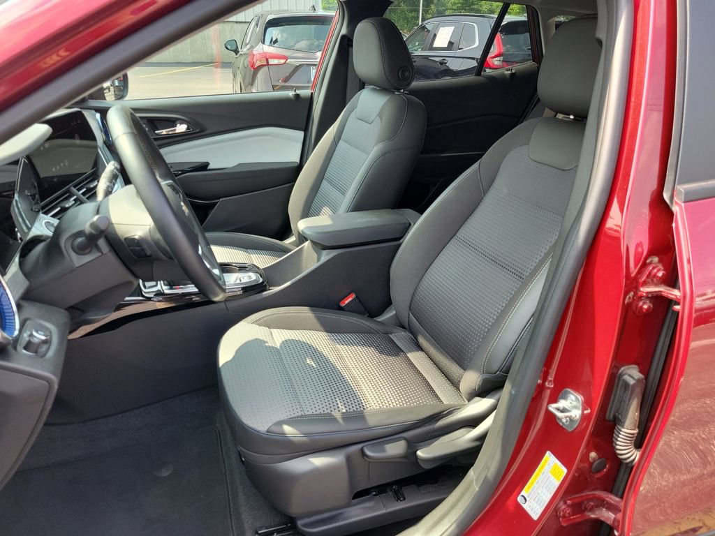 Used 2025 Chevrolet Trax LT w/ Driver Confidence Package FWD image 20