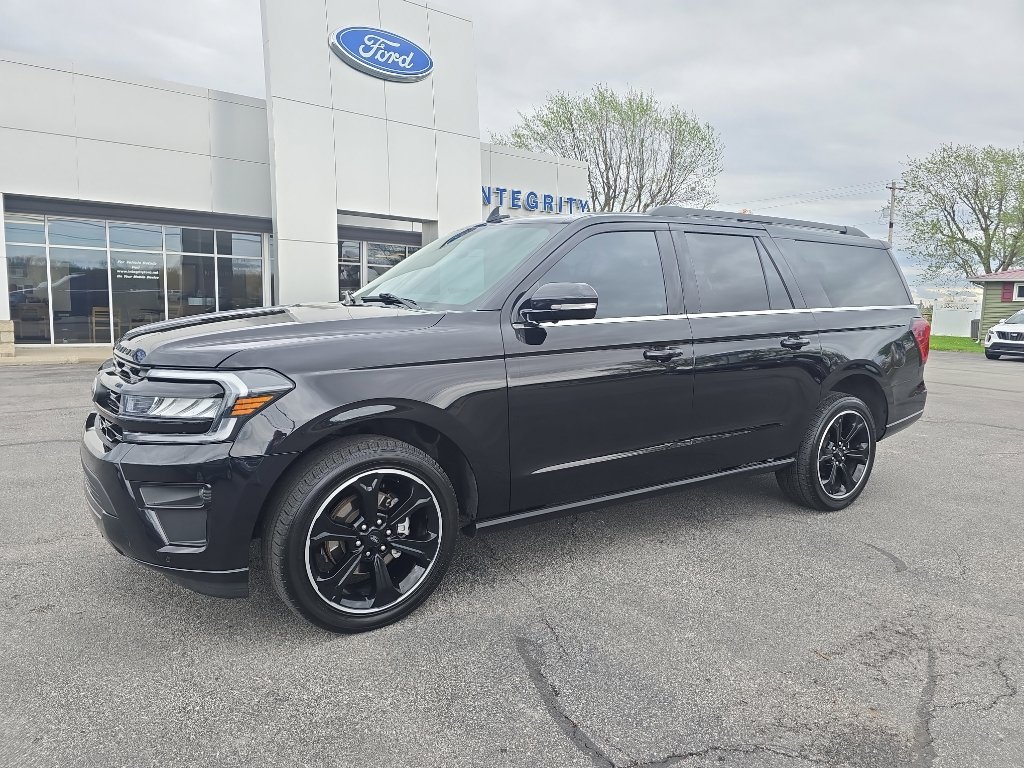 Used 2024 Ford Expedition Max Limited AWD/4WD image 2