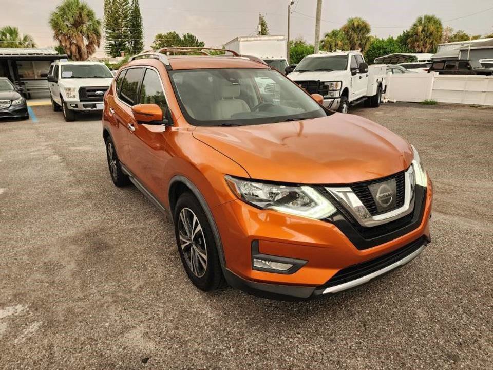 Used 2017 Nissan Rogue SL w/ SL Premium Package FWD image 2
