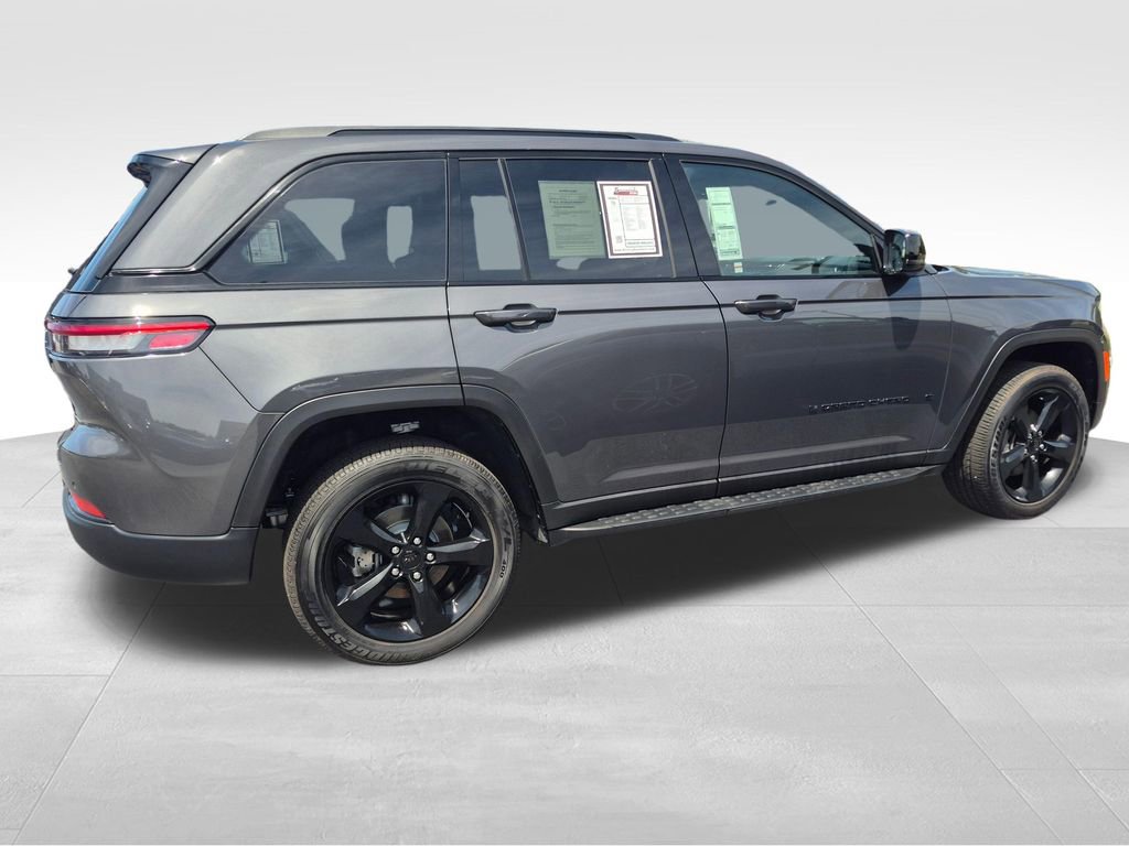 Used 2025 Jeep Grand Cherokee Altitude AWD/4WD image 19
