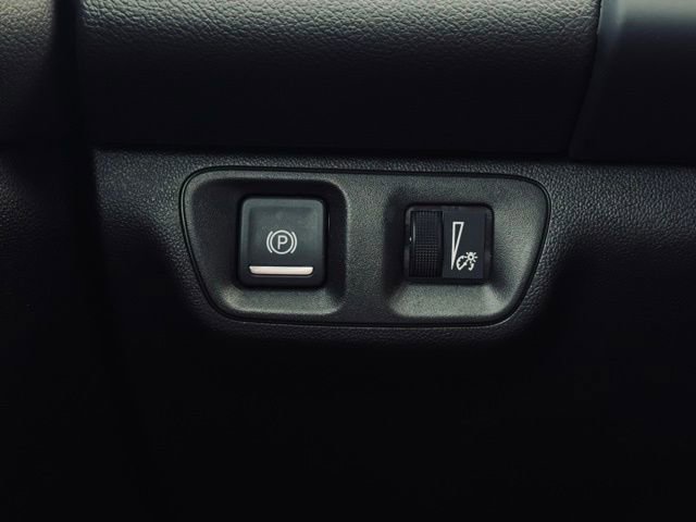 Used 2023 GMC Acadia SLE w/ Driver Convenience Package image 32