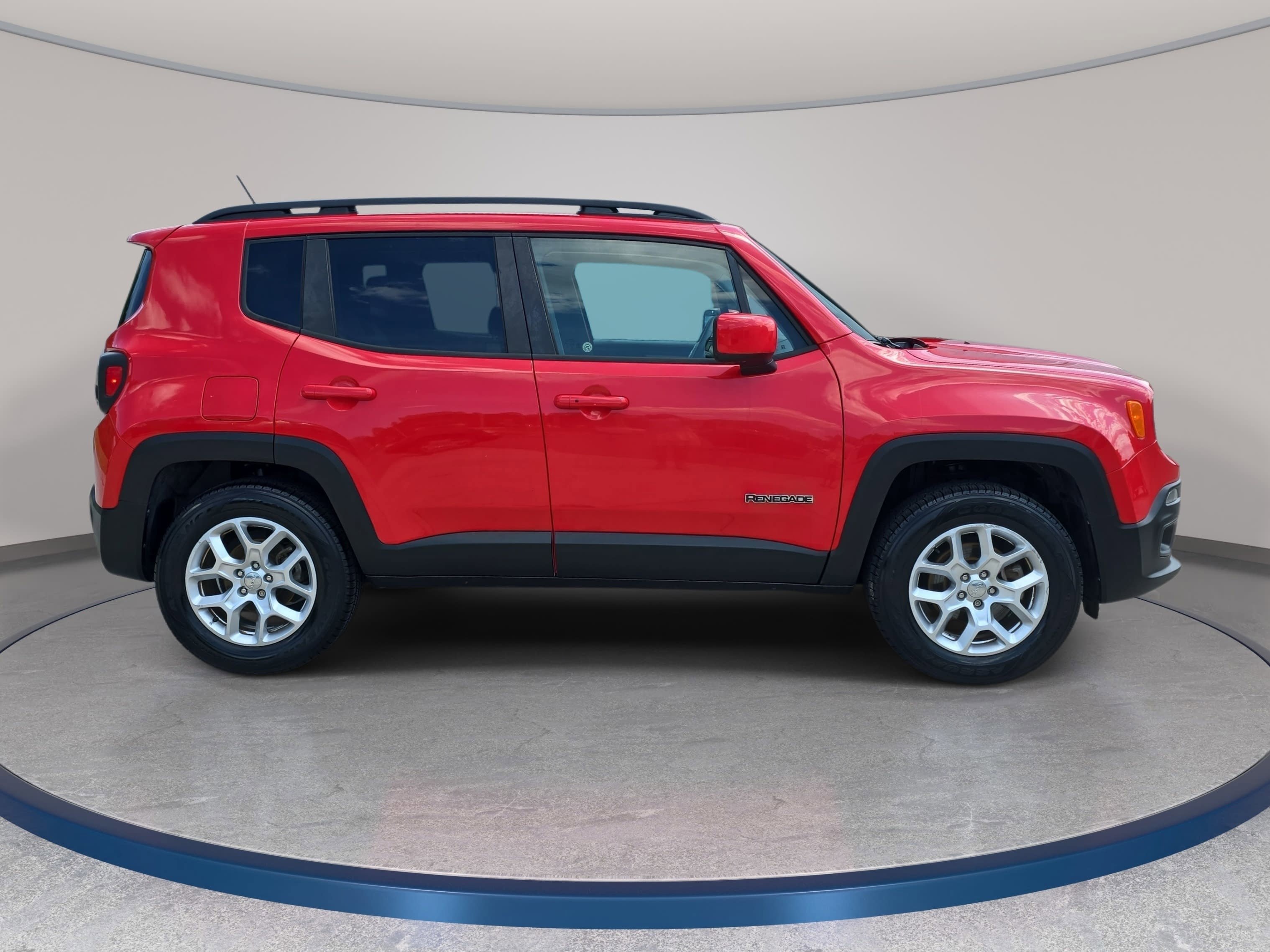 Used 2016 Jeep Renegade Latitude w/ Popular Equipment Group AWD/4WD image 5