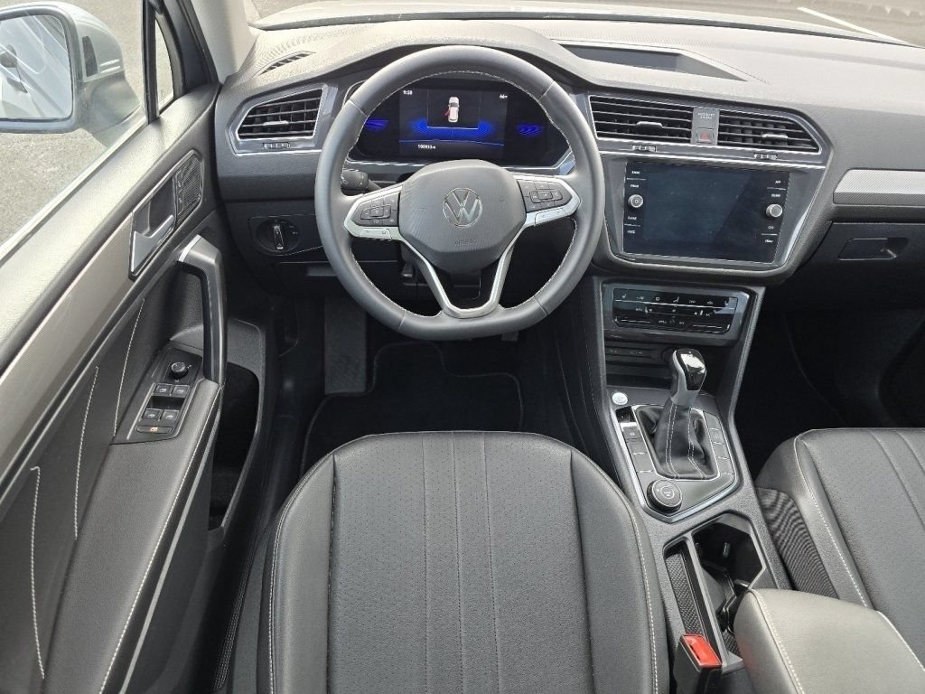Used 2023 Volkswagen Tiguan SE AWD/4WD image 19