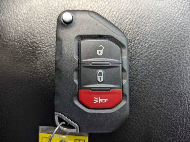 Used 2023 Jeep Gladiator Mojave w/ Trailer Tow Package AWD/4WD image 31