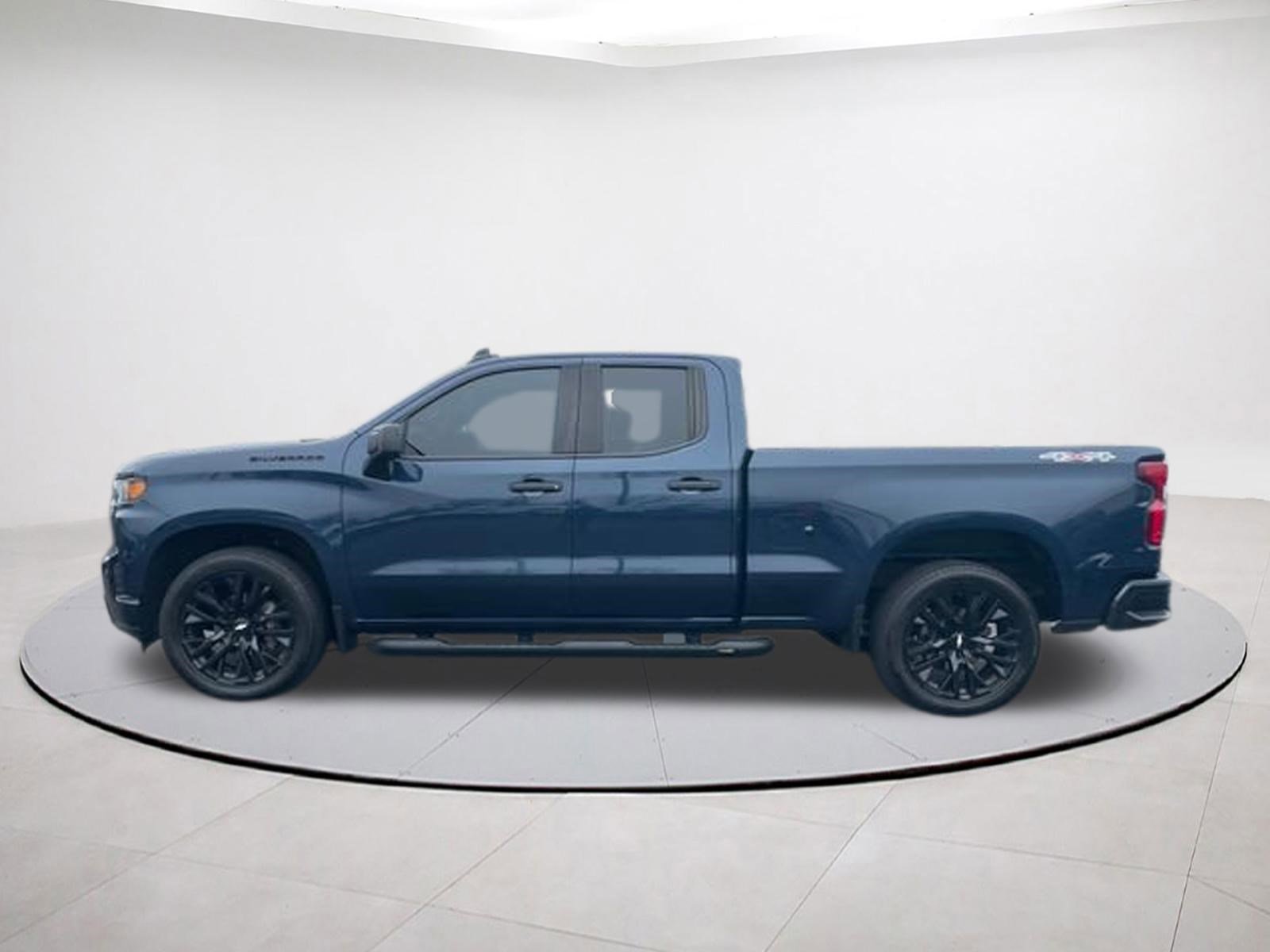 Used 2020 Chevrolet Silverado 1500 Custom w/ Custom Value Package AWD/4WD image 4