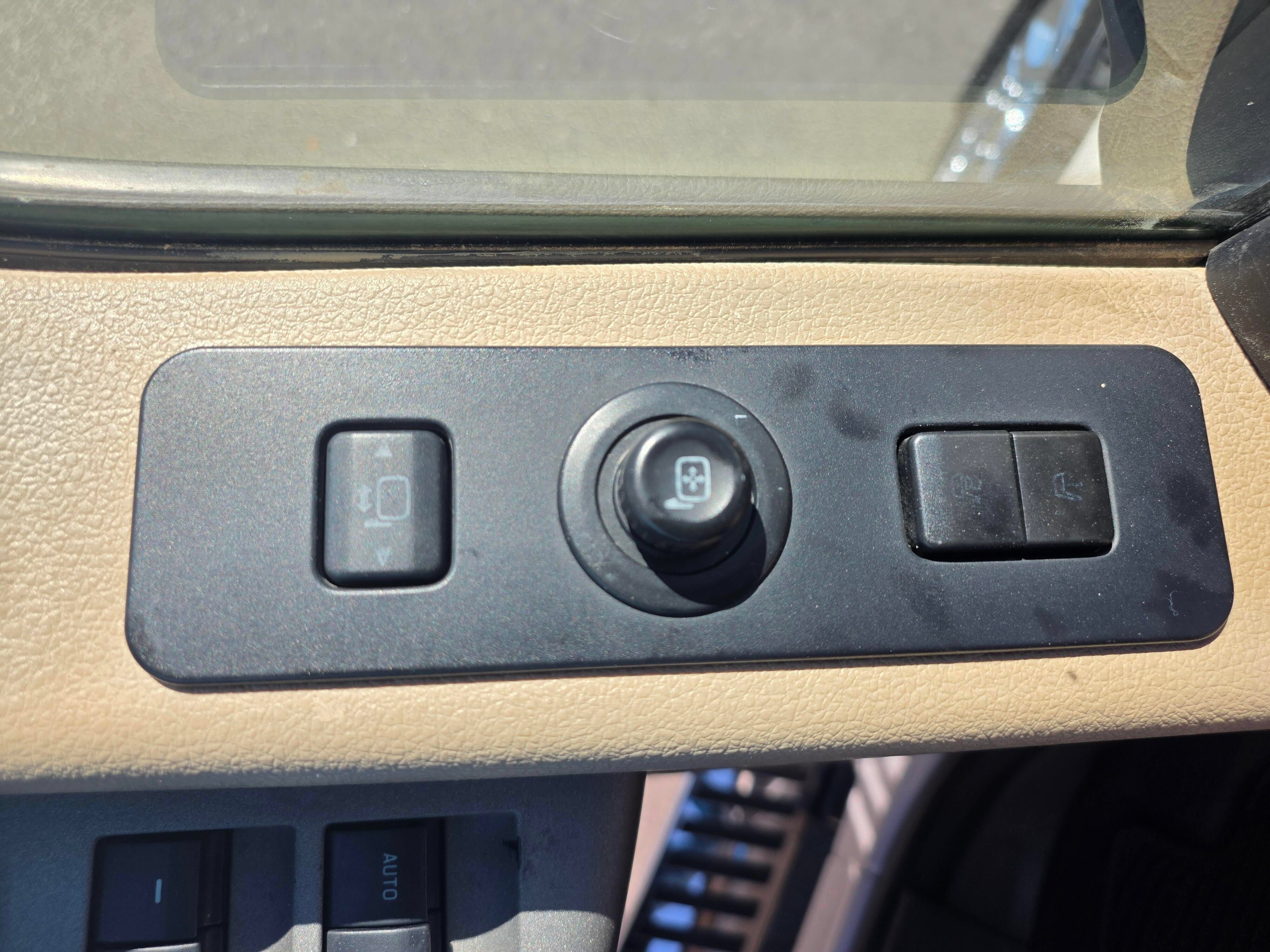 Used 2014 Ford F250 Lariat w/ Lariat Ultimate Package AWD/4WD image 24