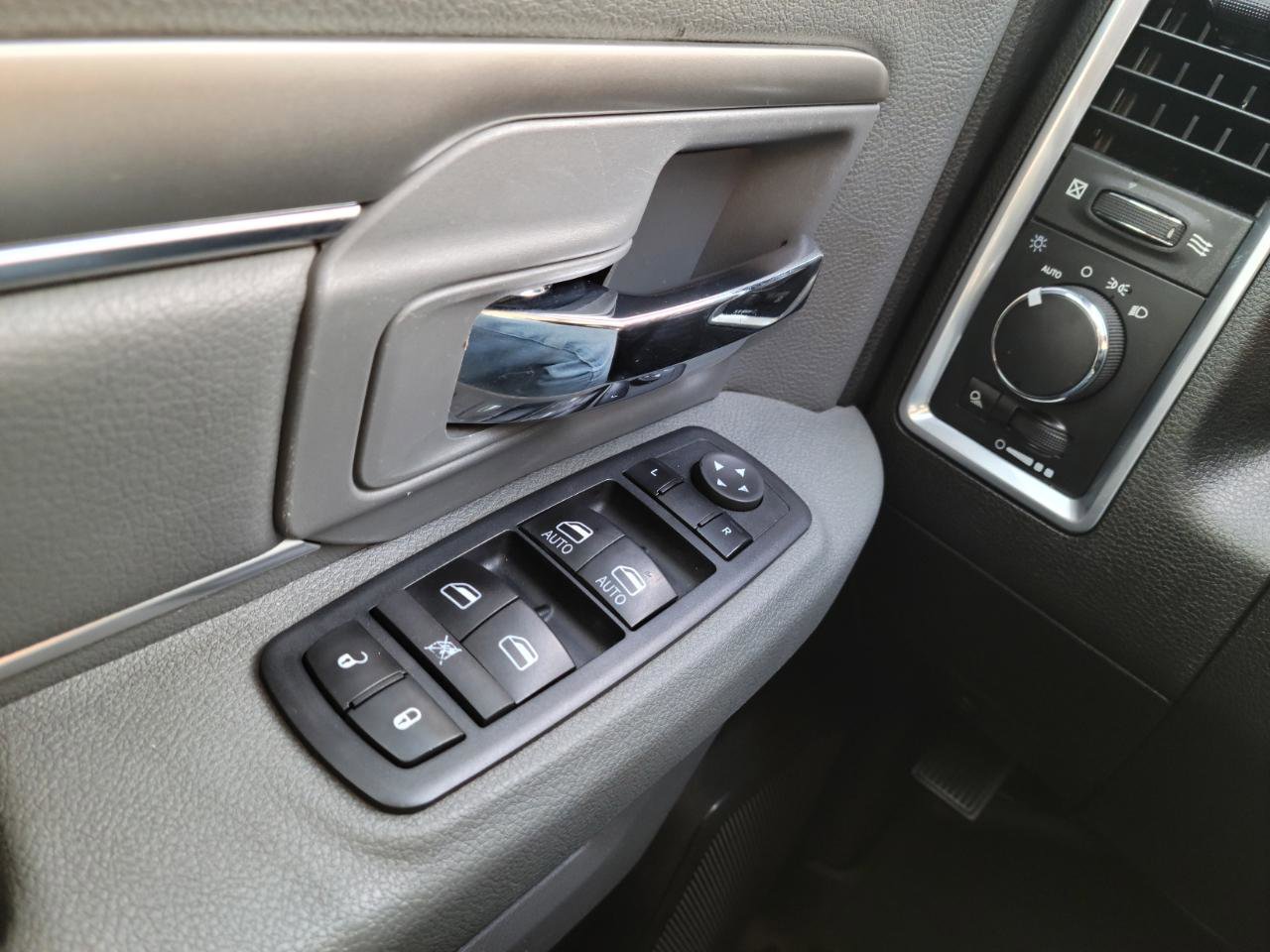 Used 2018 RAM 2500 SLT image 12