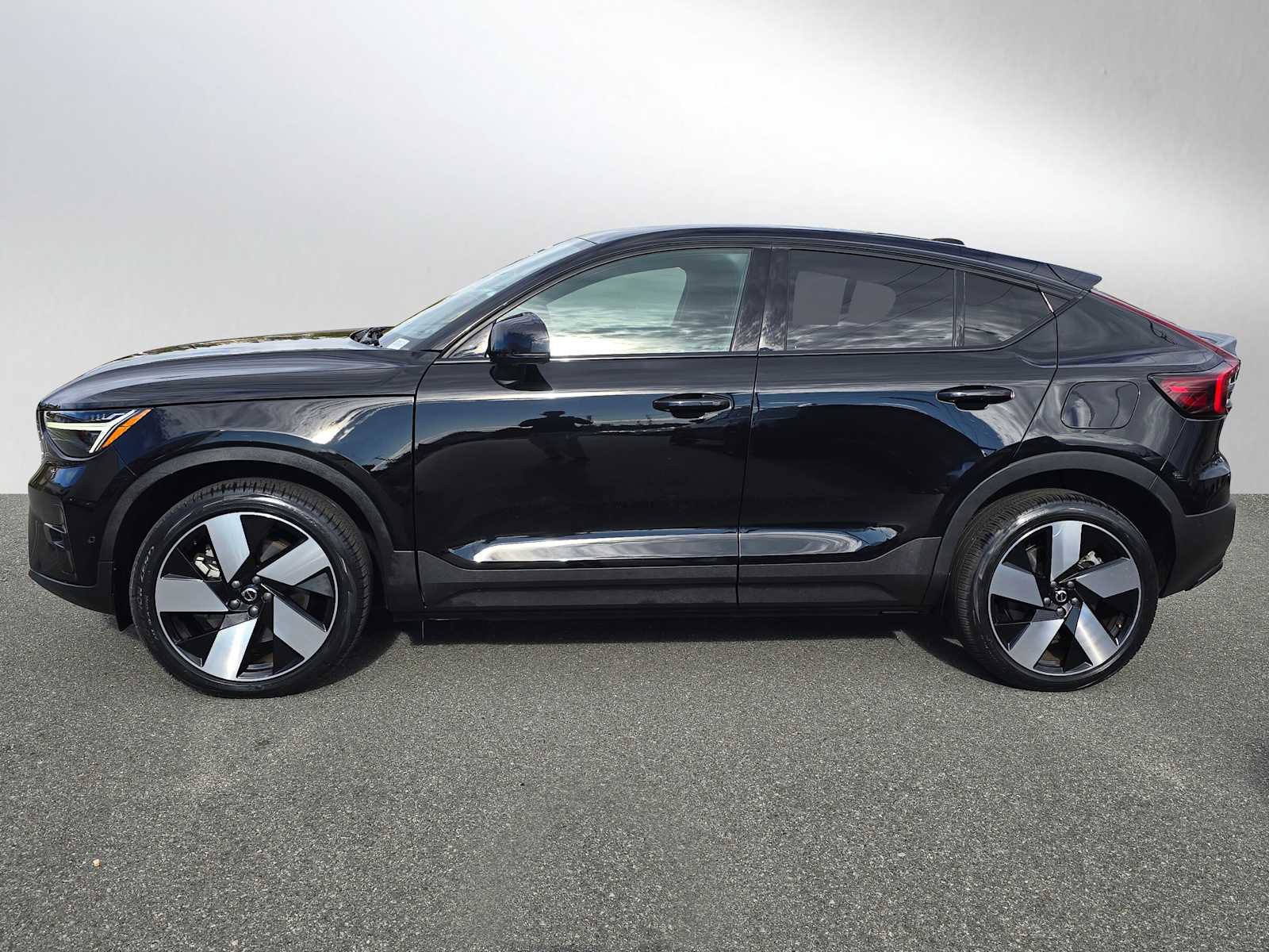 Used 2023 Volvo C40 P8 Recharge Ultimate image 7