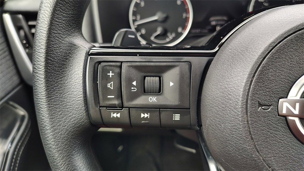 Used 2023 Nissan Rogue SV image 16