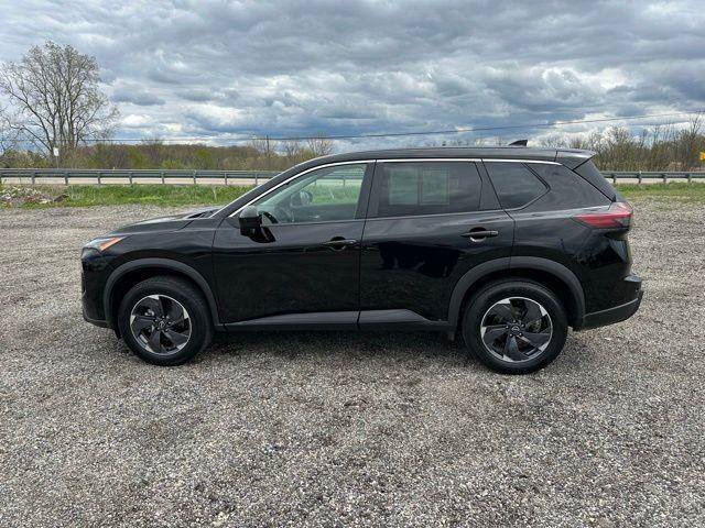 Used 2024 Nissan Rogue SV AWD/4WD image 3