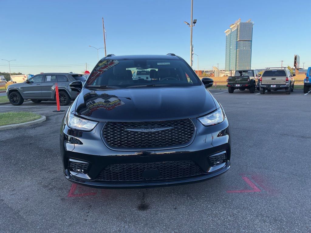 New 2026 Chrysler Pacifica Select w/ S Appearance Package image 11