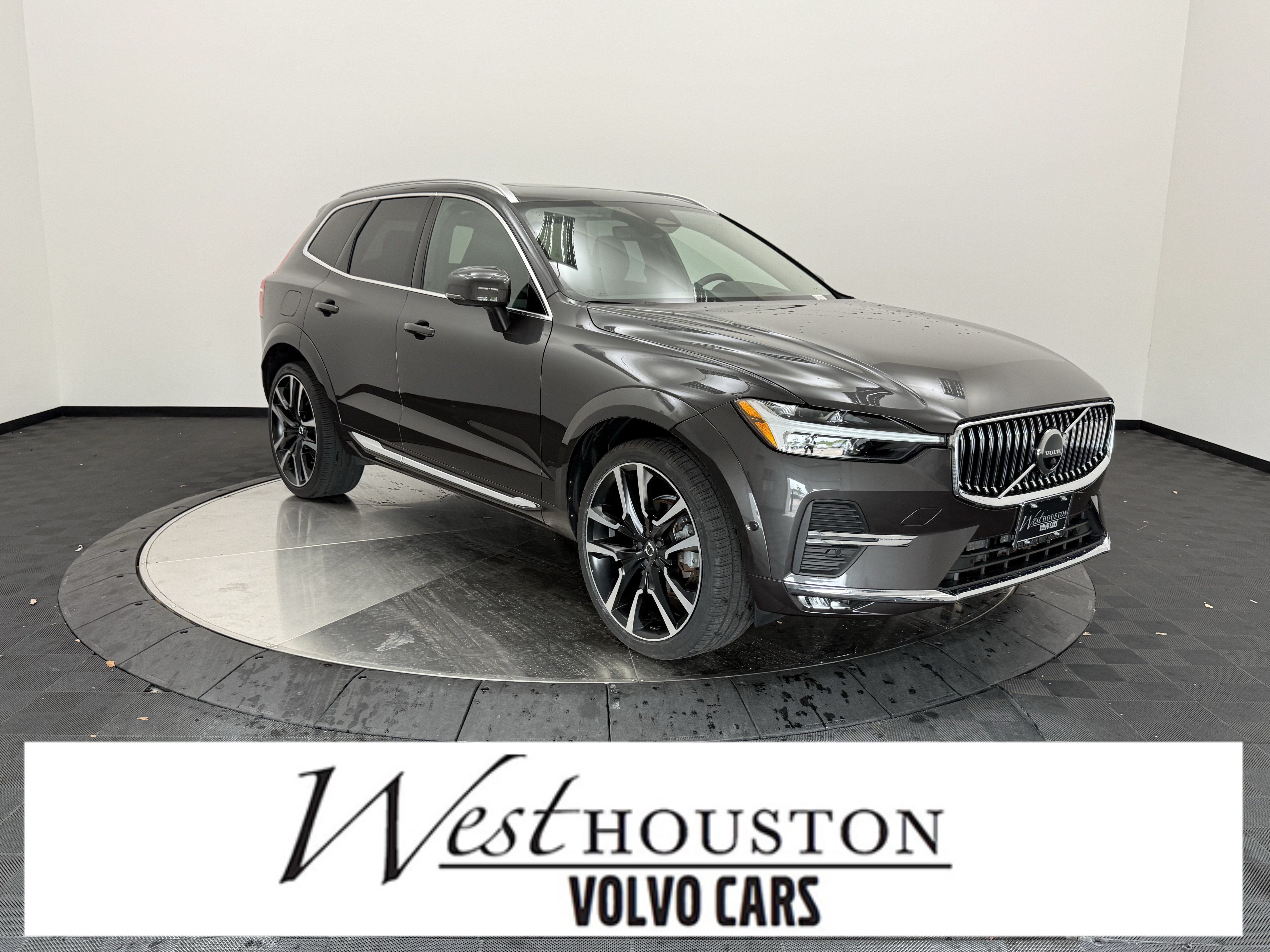 Certified 2023 Volvo XC60 B5 Ultimate AWD/4WD image 1