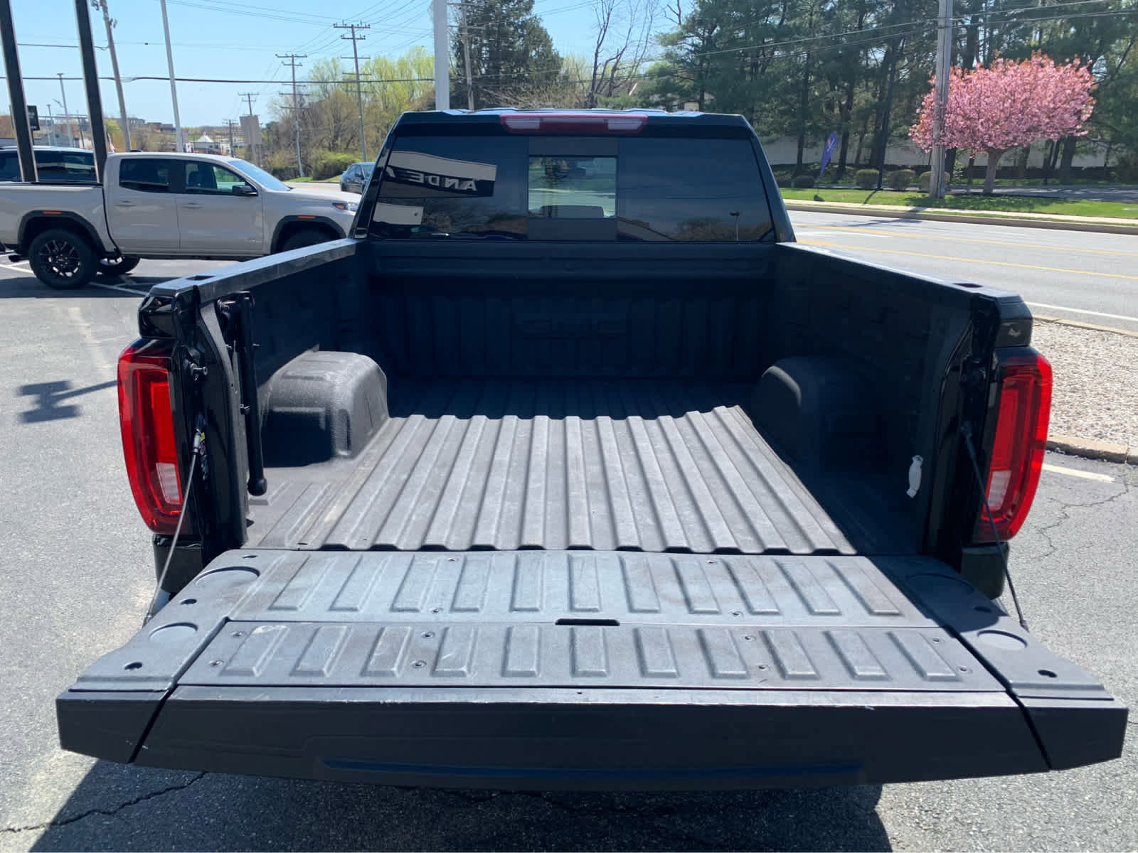 Used 2022 GMC Sierra 1500 SLT w/ SLT Premium Plus Package image 4