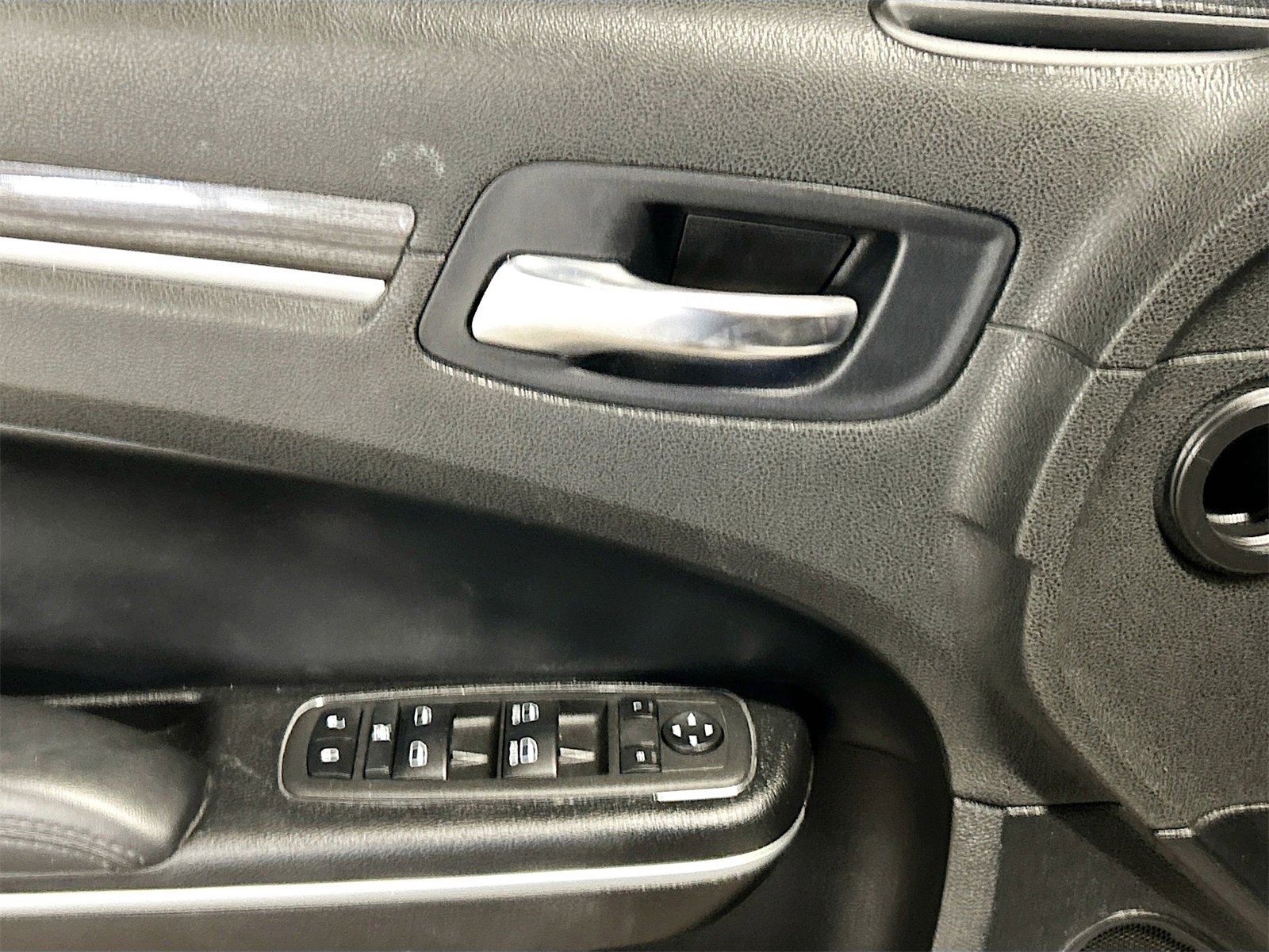 Used 2022 Chrysler 300 Touring w/ Sport Appearance Package image 17