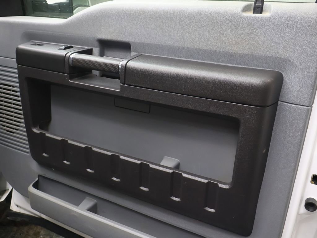 Used 2015 Ford F550 2WD Regular Cab Super Duty image 11
