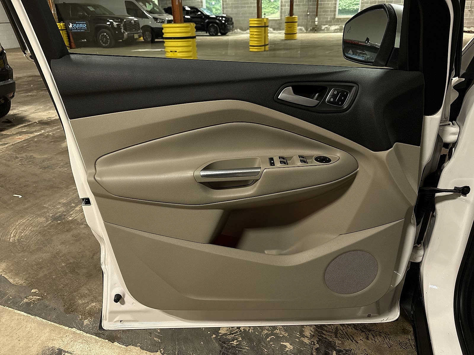 Used 2018 Ford Escape Titanium w/ Ford Safe & Smart Package AWD/4WD image 31