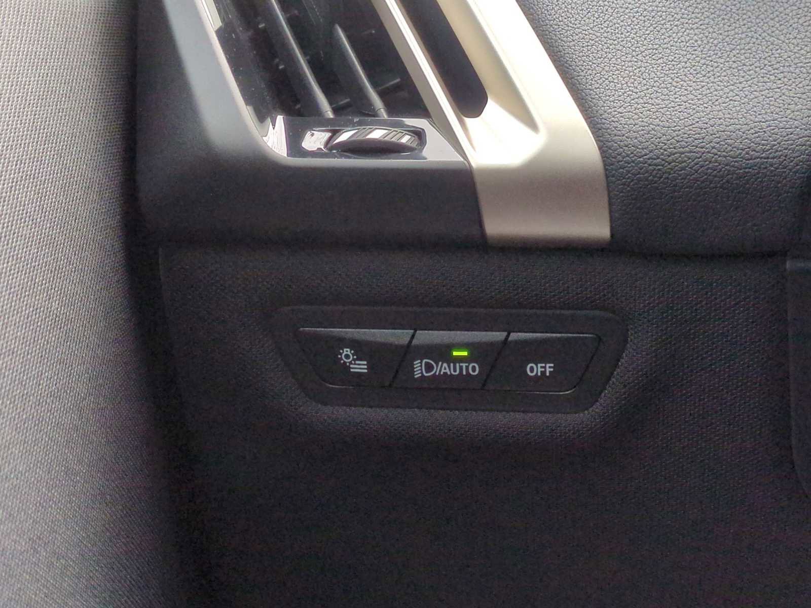 Used 2025 BMW iX xDrive50 image 38