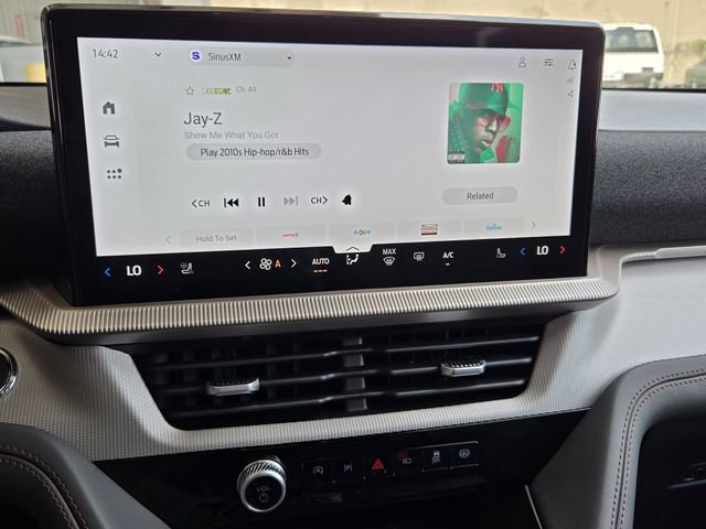 New 2025 Ford Explorer Active w/ Active Comfort Package image 13