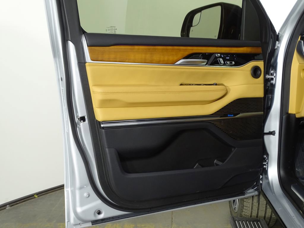 New 2024 Jeep Grand Wagoneer L Series III w/ Rear Seat Video Group 1 image 15