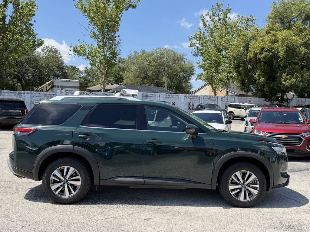 Used 2023 Nissan Pathfinder SL AWD/4WD image 4