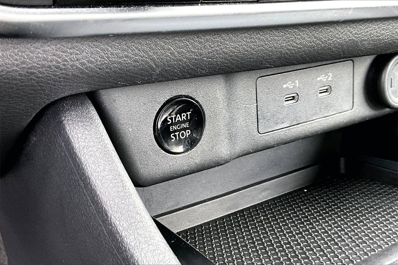 Used 2024 Nissan Rogue SV image 25