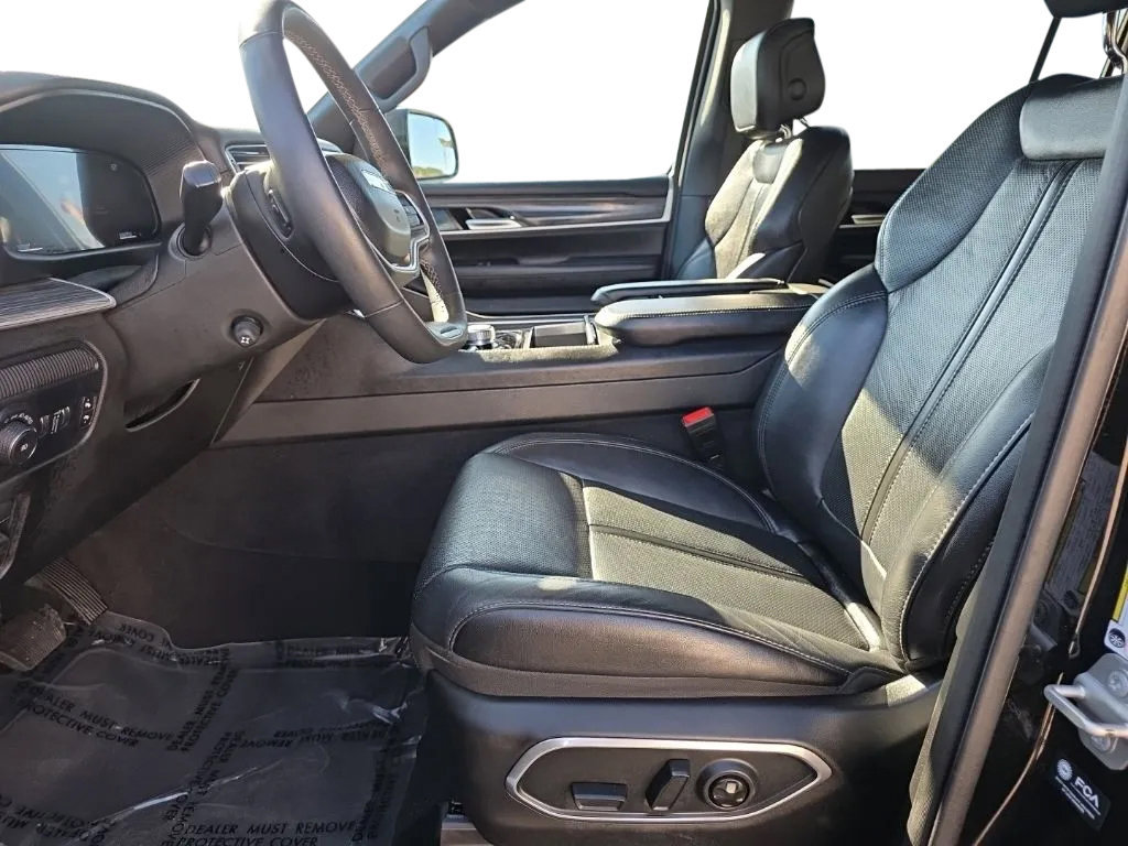 Used 2024 Jeep Wagoneer Series II w/ Flexible Seating Group AWD/4WD image 15