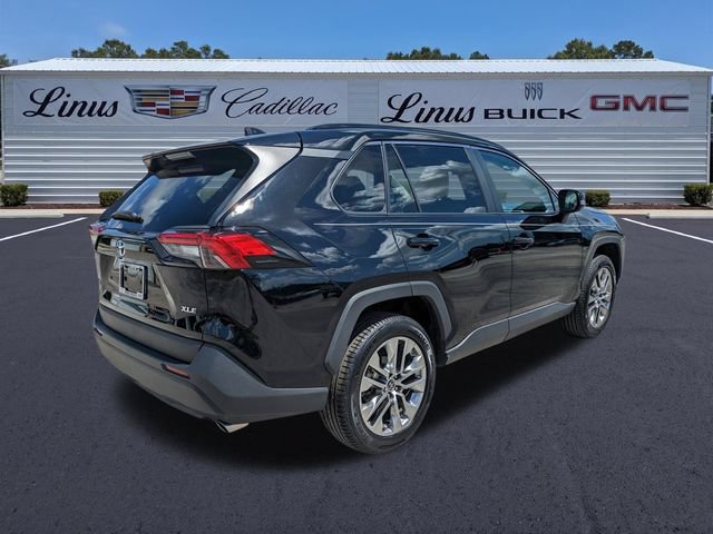 Used 2021 Toyota RAV4 XLE Premium FWD image 4
