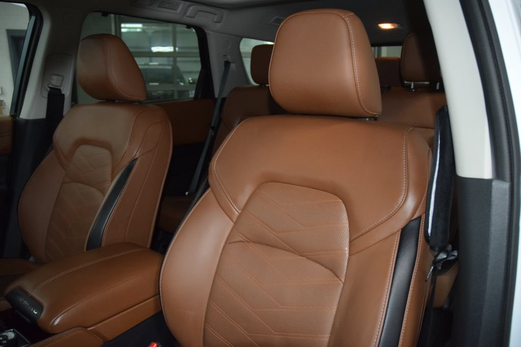 Used 2025 Nissan Pathfinder Platinum w/ Cargo Package AWD/4WD image 38