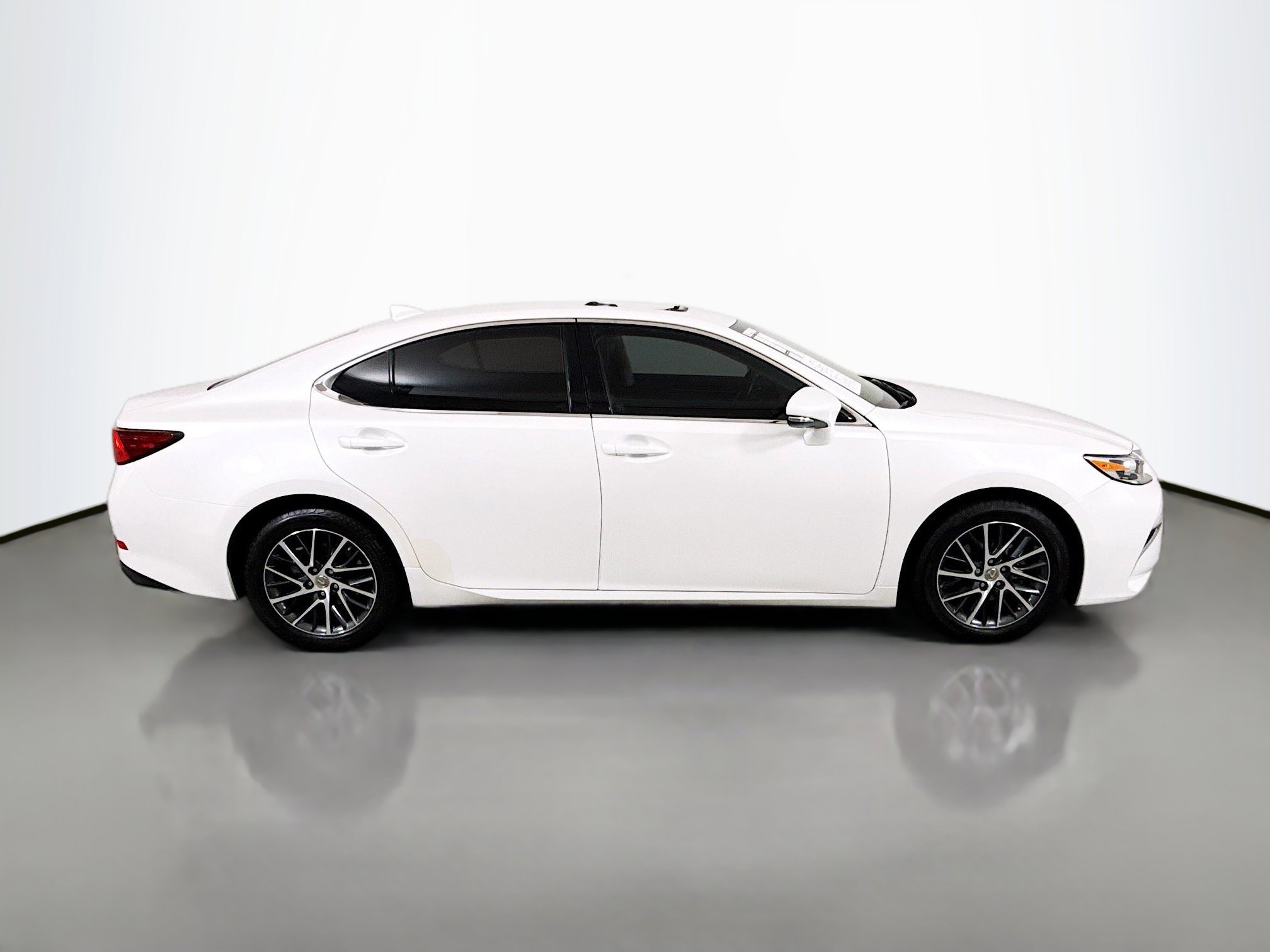 Used 2016 Lexus ES 350 w/ Premium Package w/Wood Trim image 8