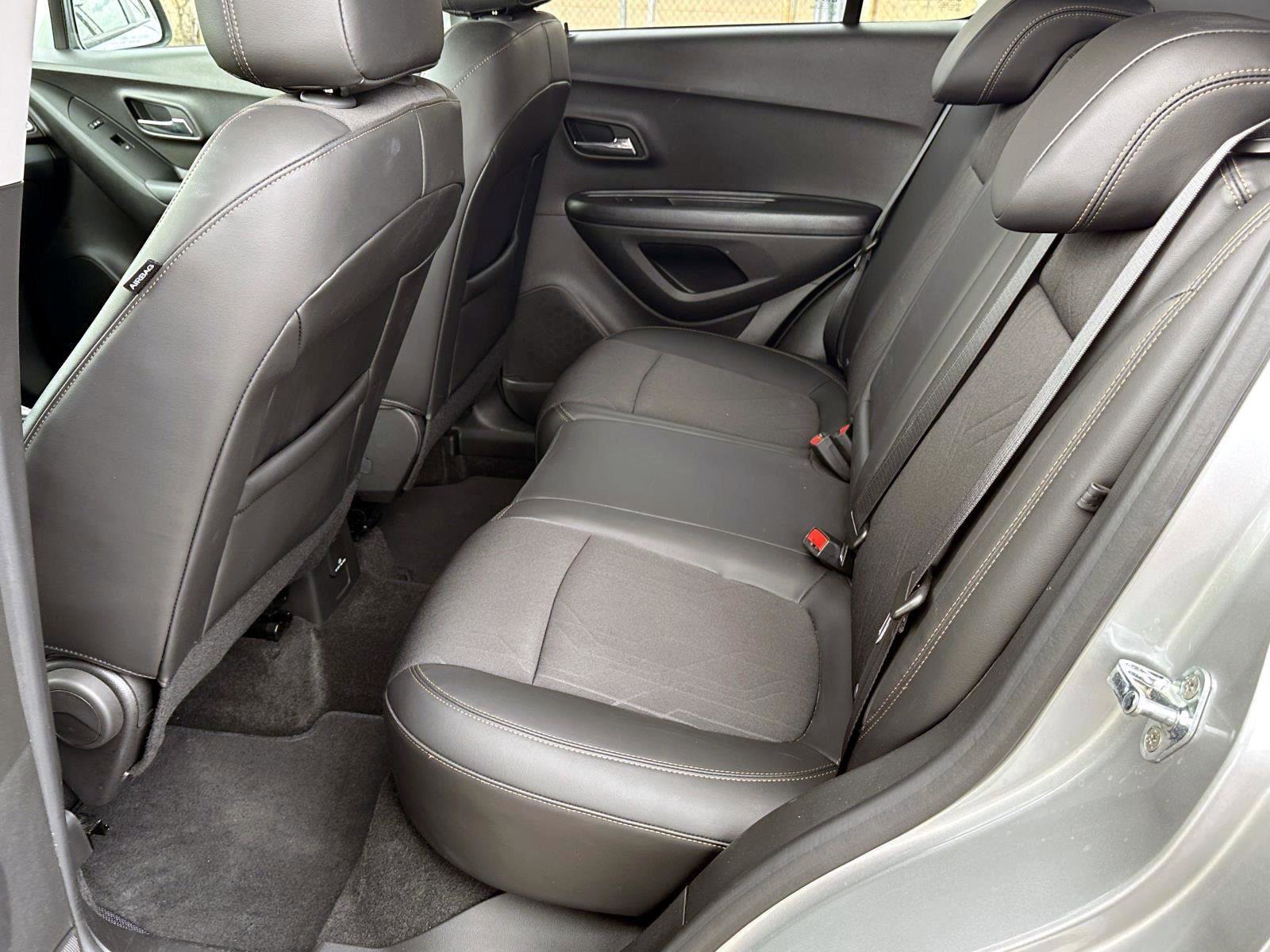 Certified 2022 Chevrolet Trax LT w/ LT Convenience Package image 11