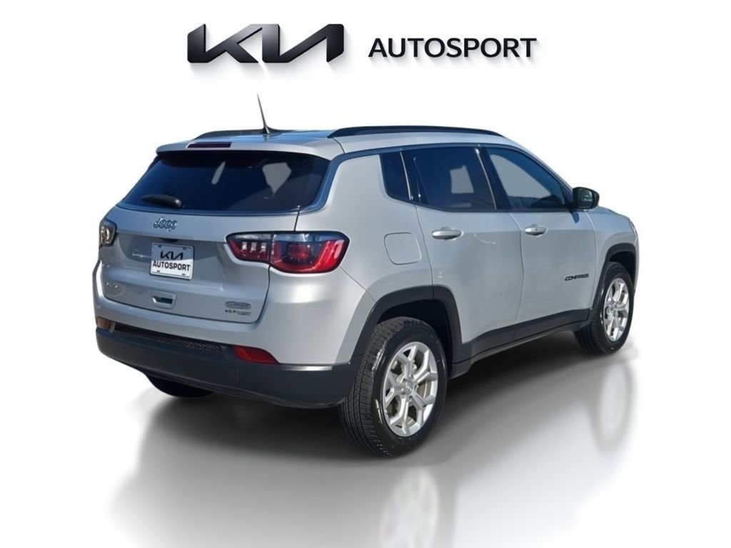 Used 2024 Jeep Compass Latitude image 8