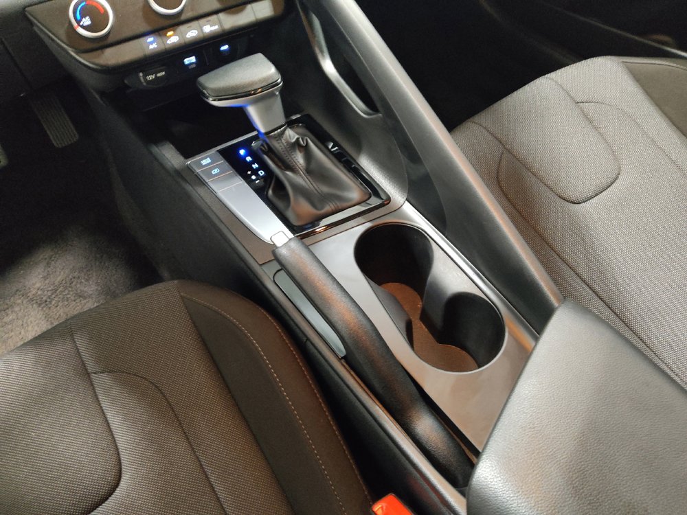 Used 2025 Hyundai Elantra SE FWD image 26