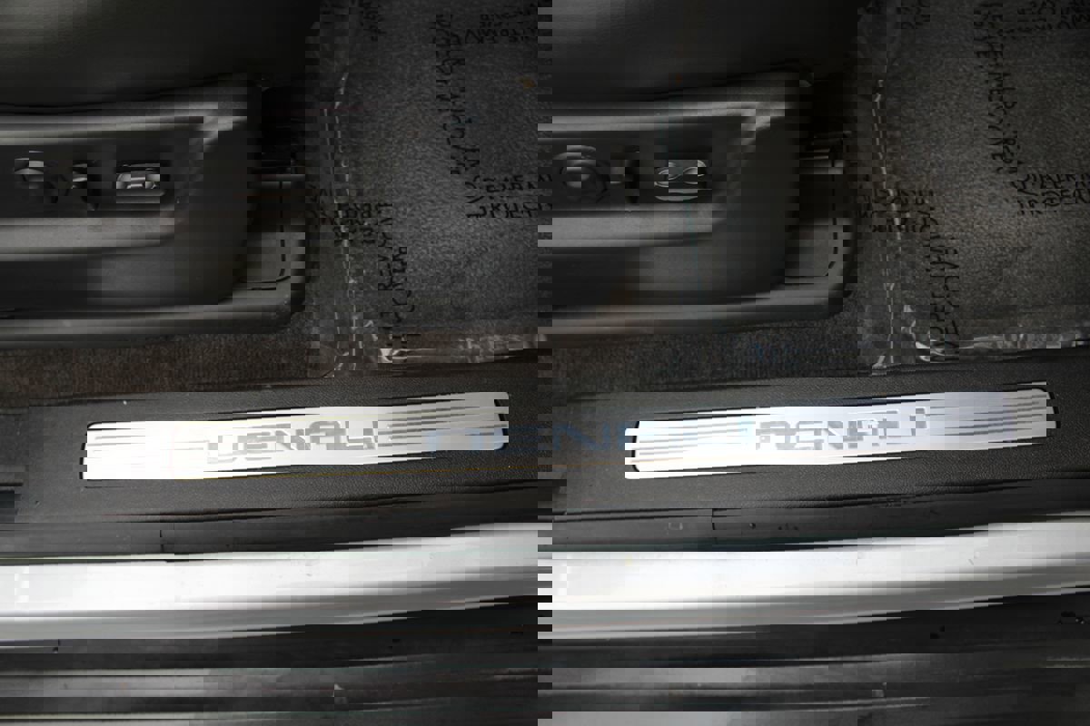 Used 2014 GMC Yukon XL Denali image 24