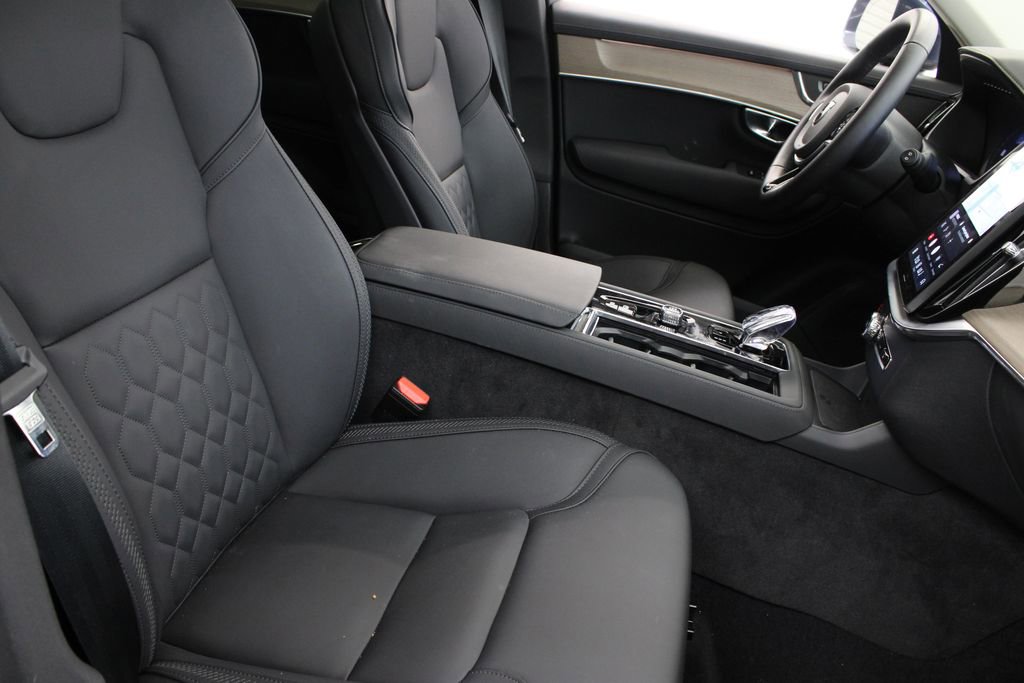 Certified 2025 Volvo XC90 B6 Plus AWD/4WD image 25