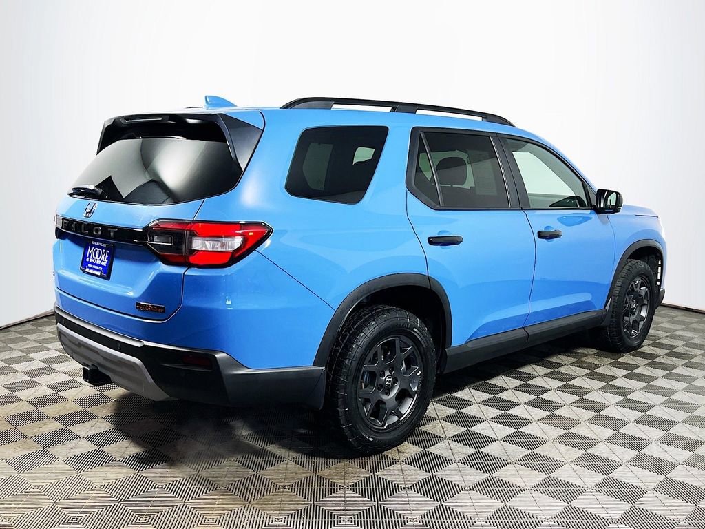 Used 2025 Honda Pilot TrailSport image 8