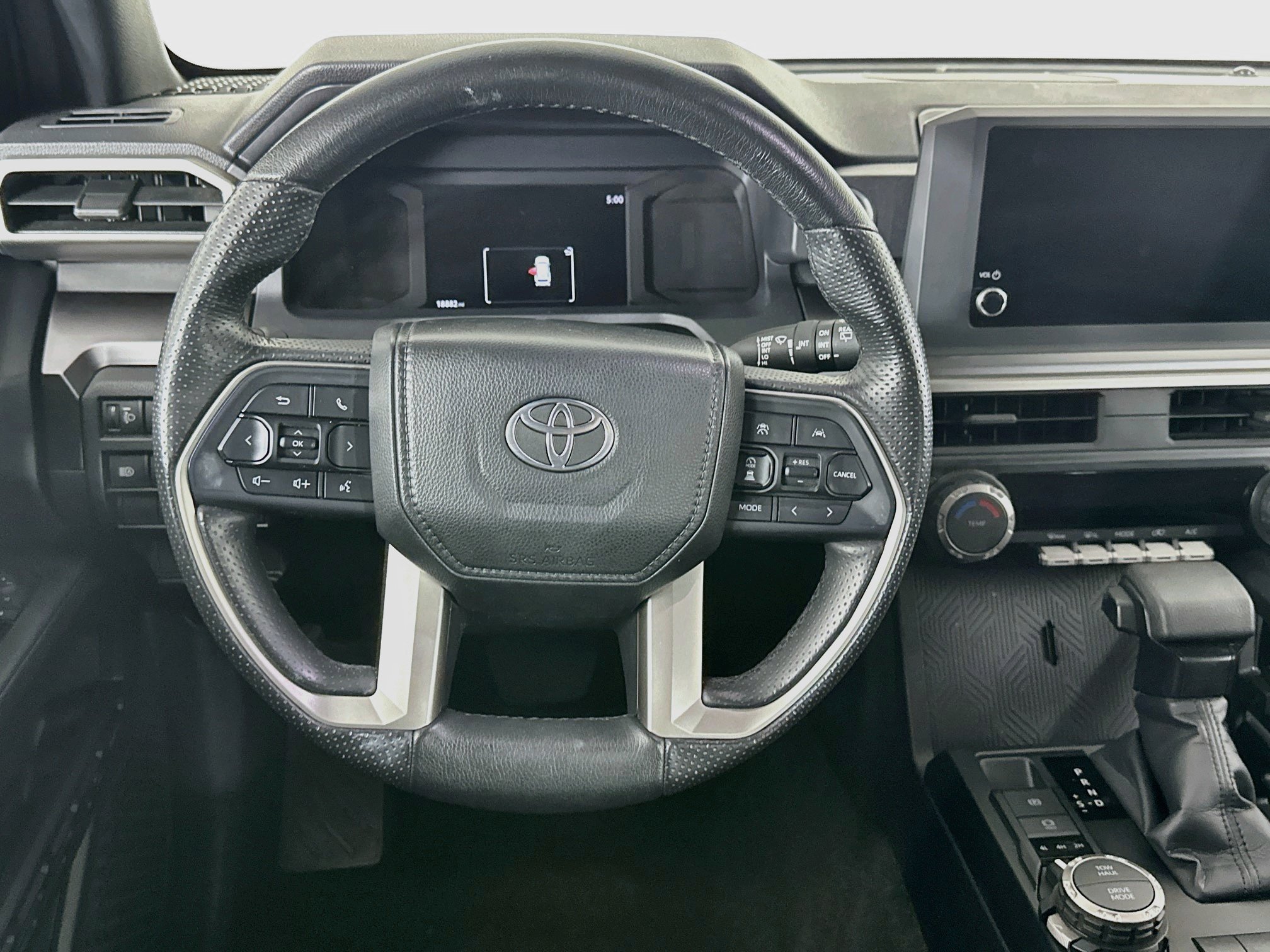 Used 2025 Toyota 4Runner SR5 AWD/4WD image 18