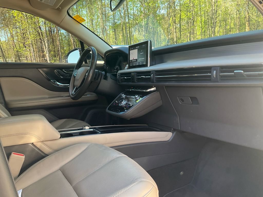Used 2020 Lincoln Corsair FWD w/ Premium Package image 11