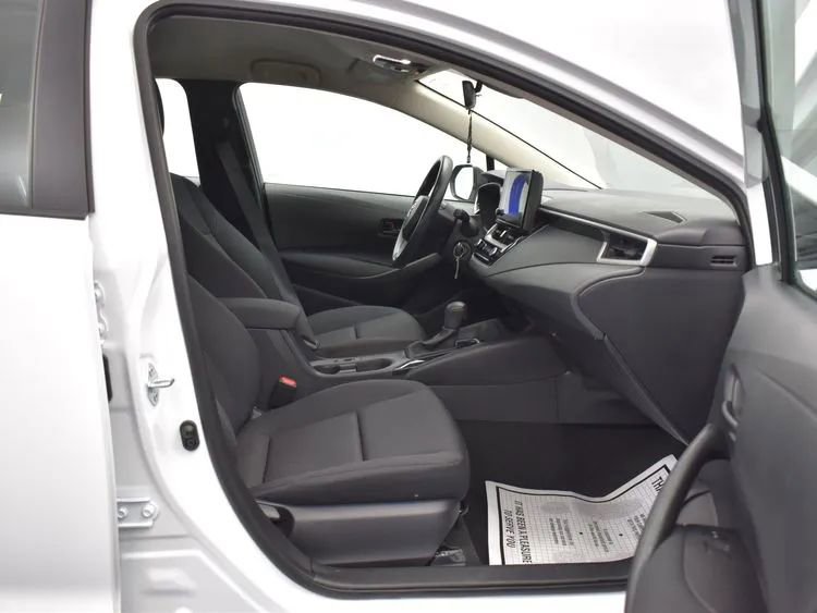Used 2025 Toyota Corolla LE image 16