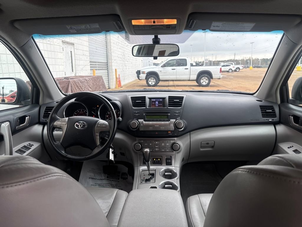 Used 2010 Toyota Highlander SE image 29