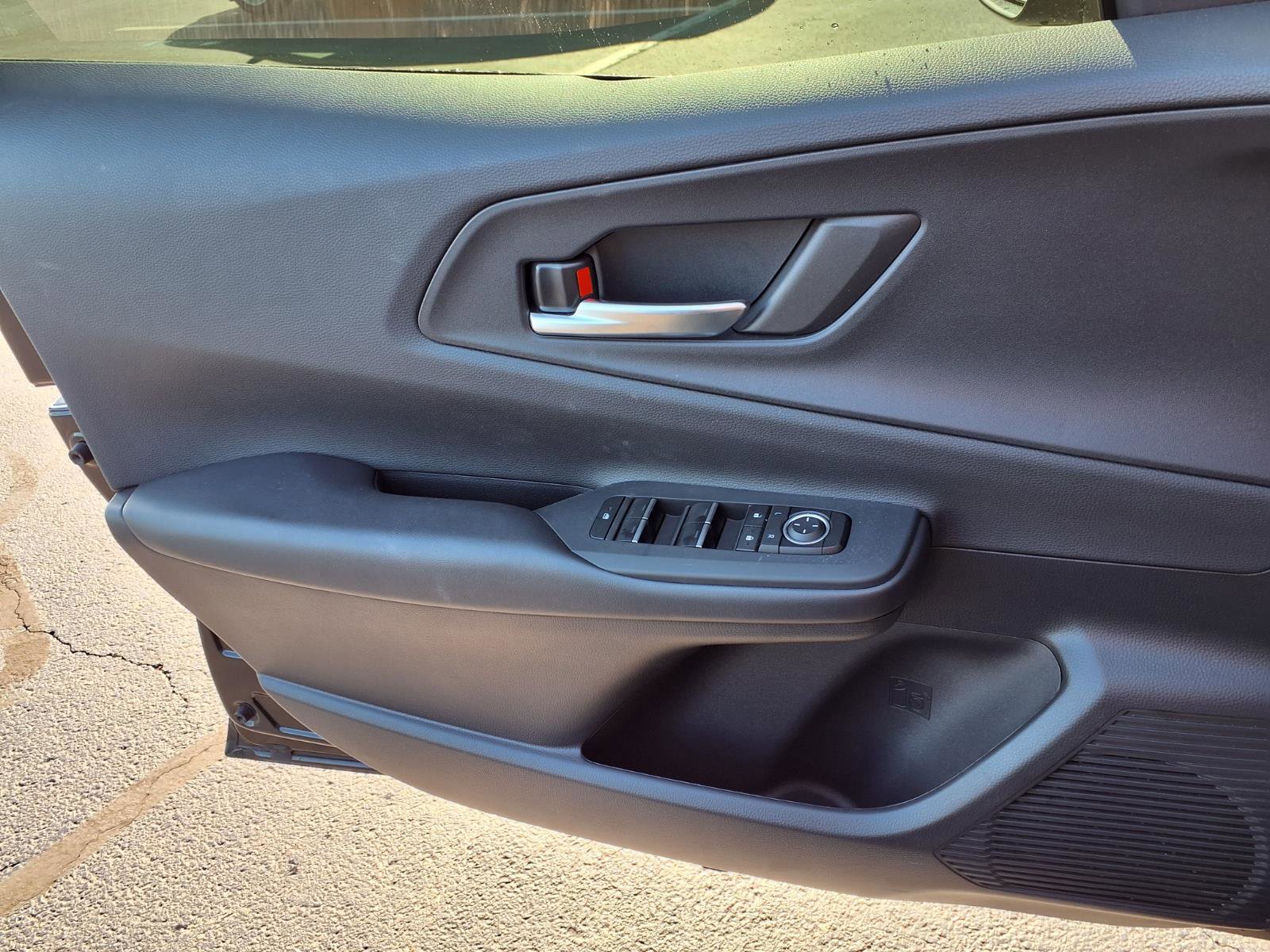 Used 2025 Toyota Prius FWD image 17
