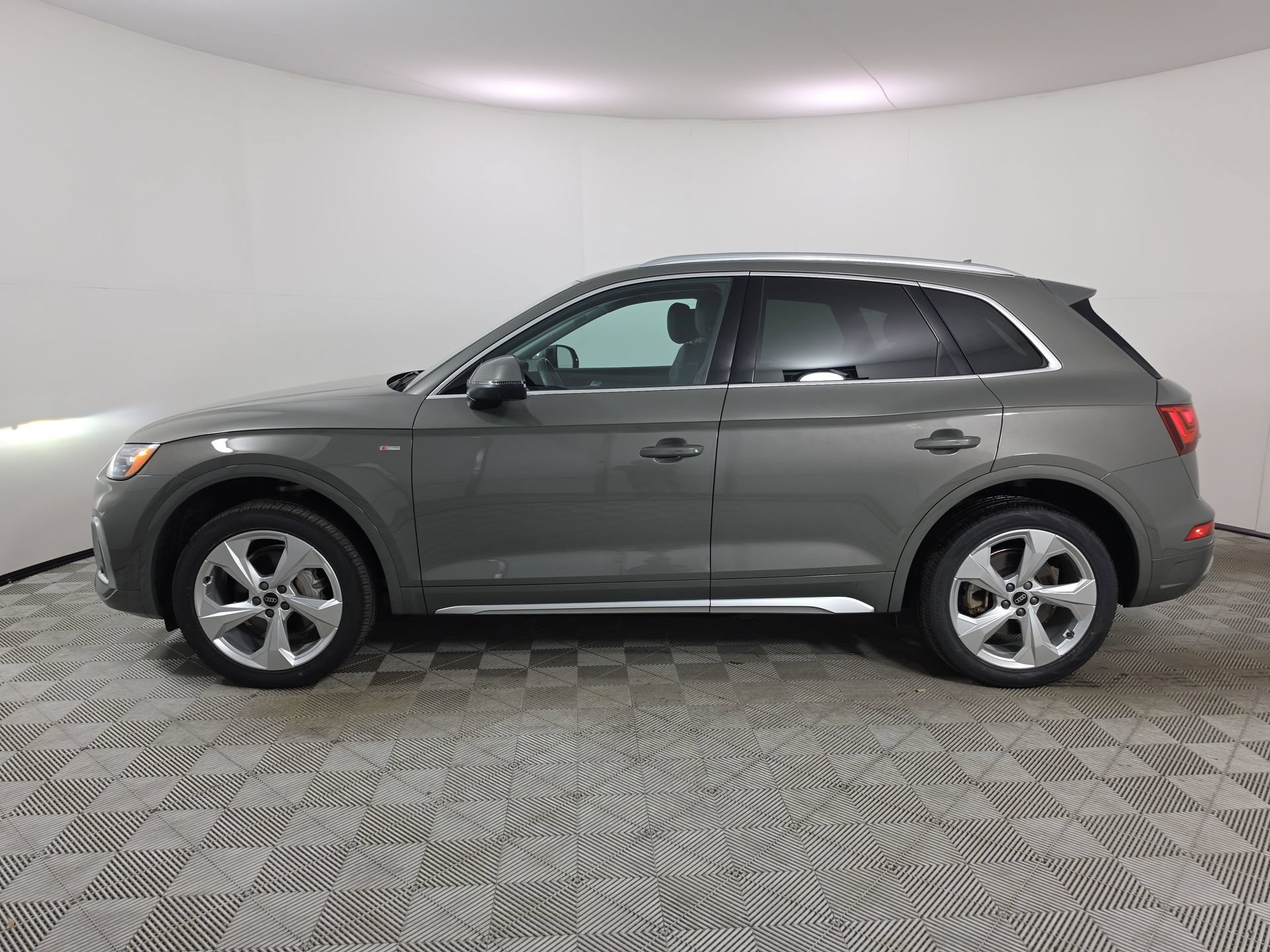 Certified 2023 Audi Q5 2.0T Premium Plus AWD/4WD image 4